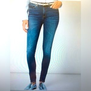 TOMMY HILFIGER LEGGING JEANS MID RISE IN SIZE 0